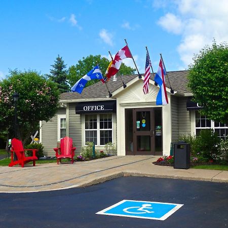 Amsterdam Inn & Suites Sussex Bagian luar foto