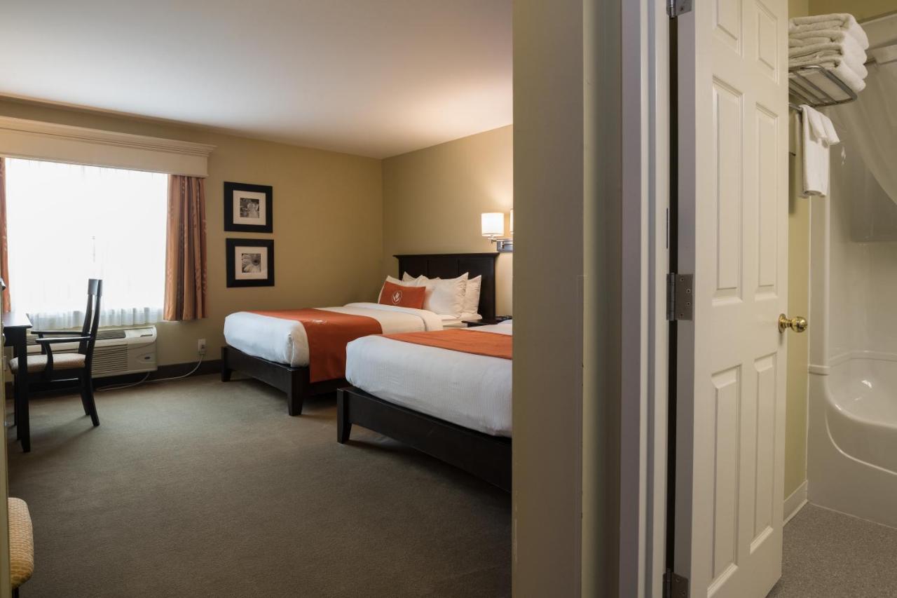 Amsterdam Inn & Suites Sussex Bagian luar foto
