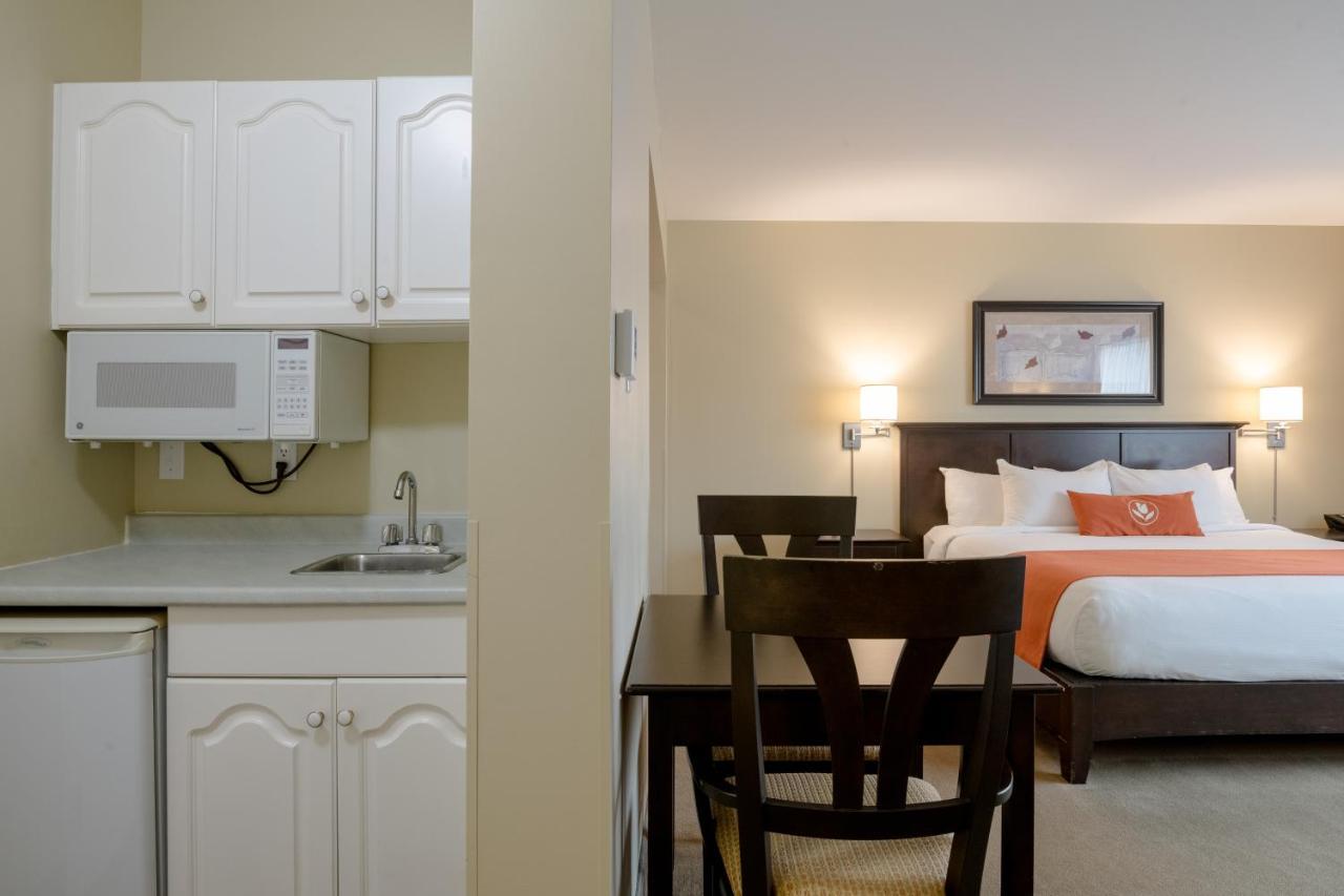 Amsterdam Inn & Suites Sussex Bagian luar foto