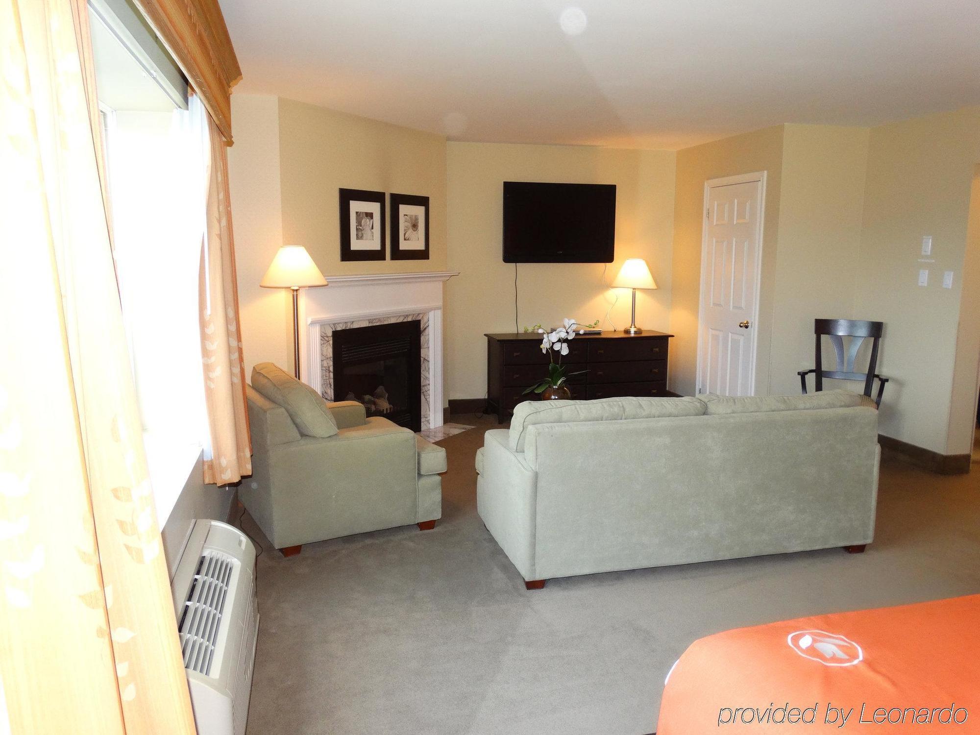 Amsterdam Inn & Suites Sussex Bagian luar foto