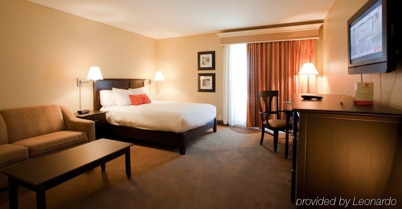 Amsterdam Inn & Suites Sussex Bagian luar foto