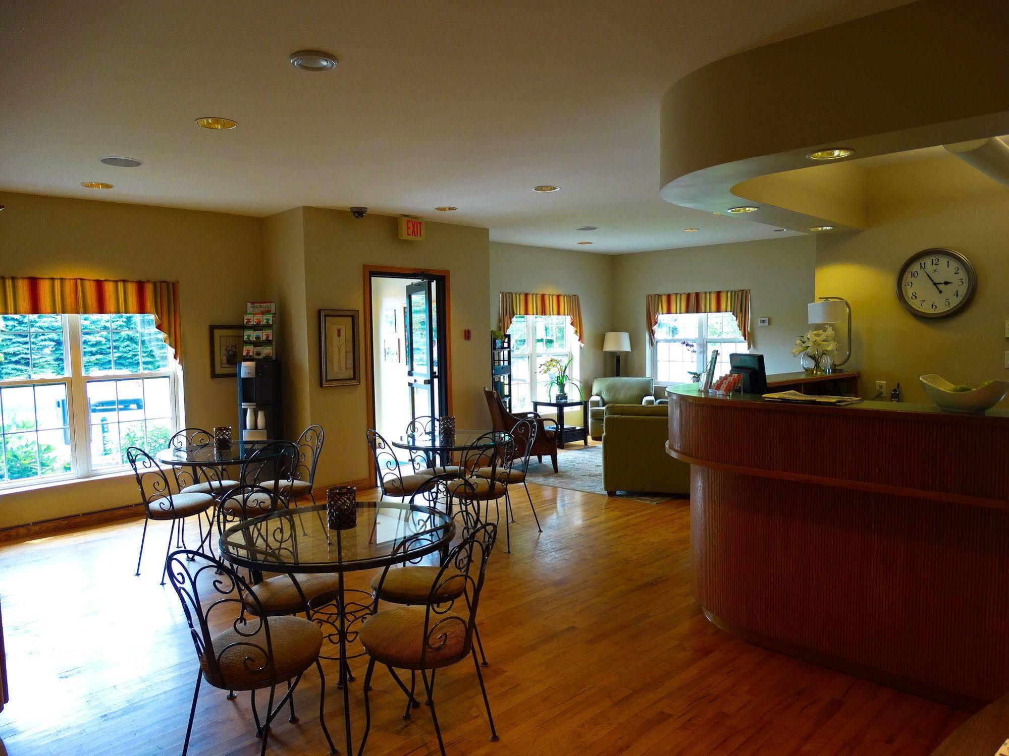 Amsterdam Inn & Suites Sussex Bagian luar foto