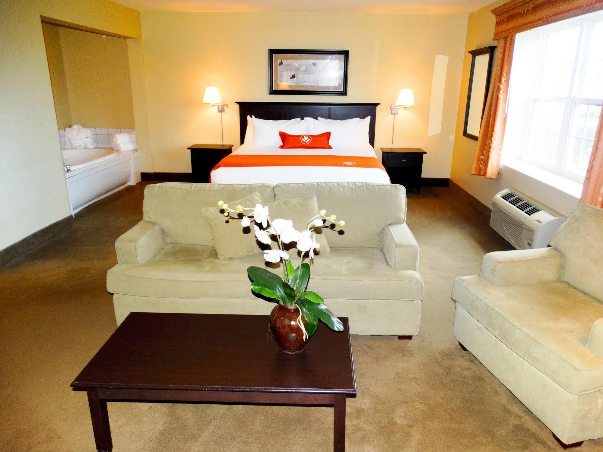 Amsterdam Inn & Suites Sussex Bagian luar foto