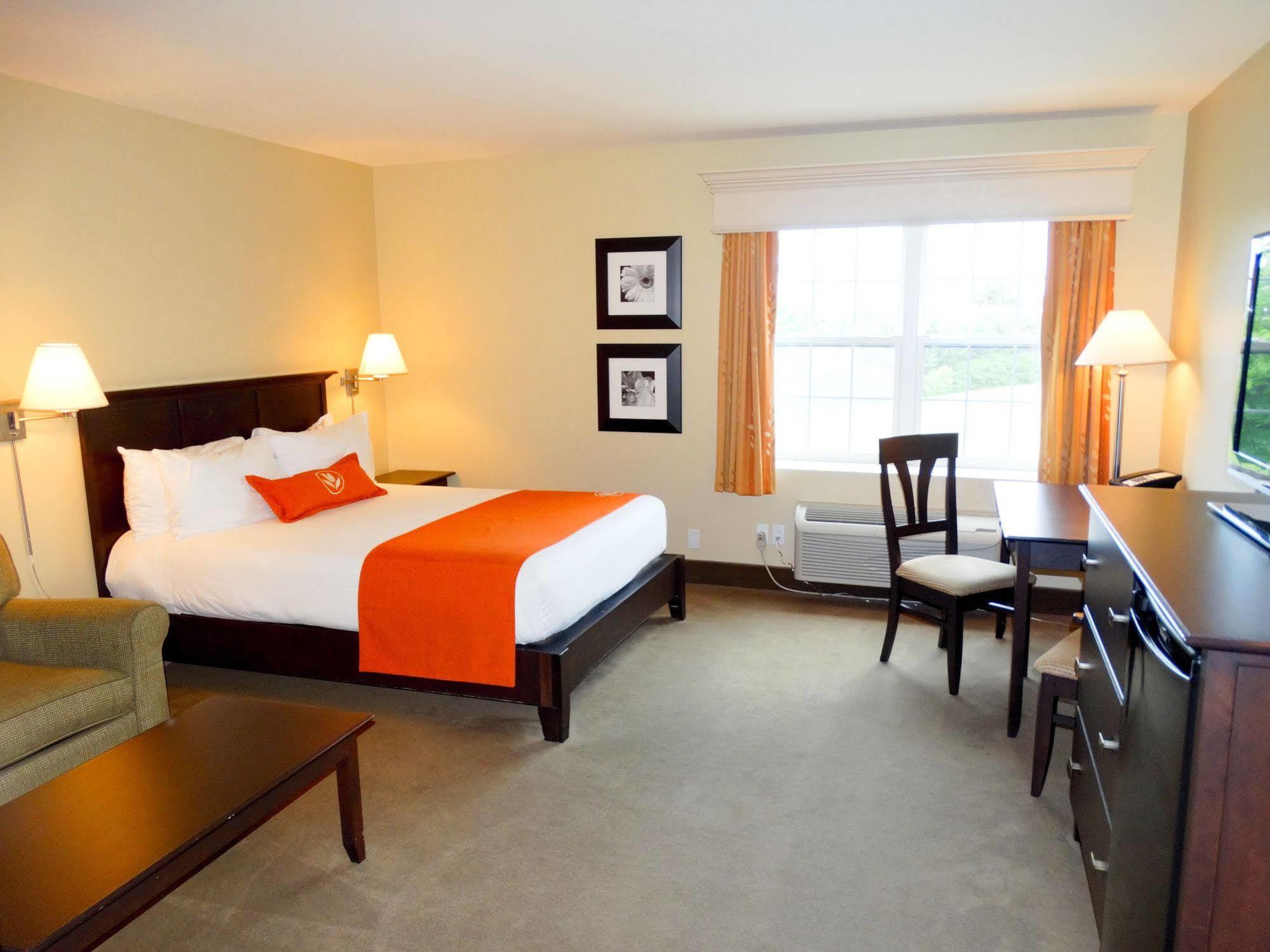 Amsterdam Inn & Suites Sussex Bagian luar foto
