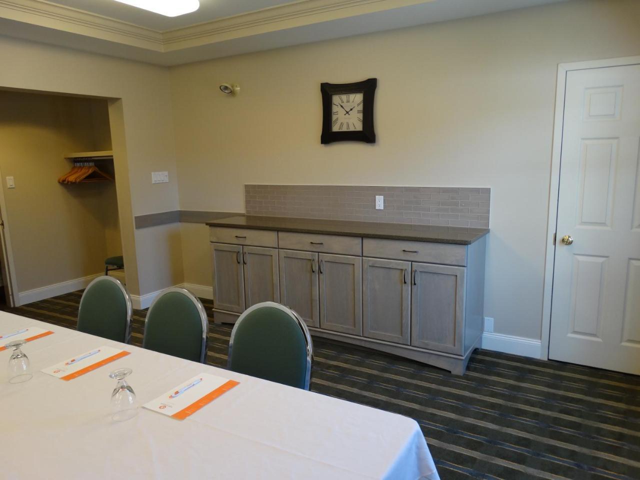 Amsterdam Inn & Suites Sussex Bagian luar foto