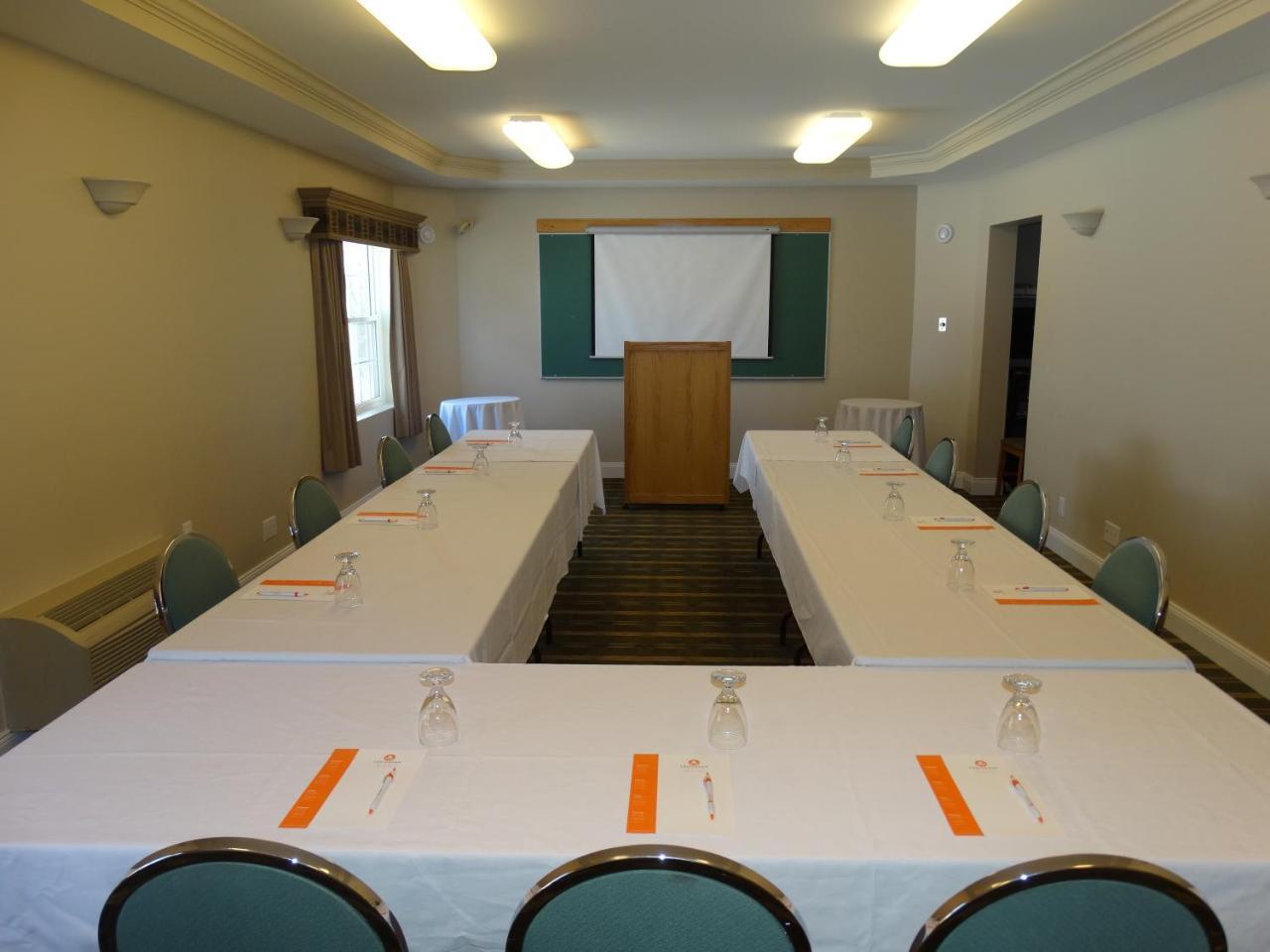 Amsterdam Inn & Suites Sussex Bagian luar foto